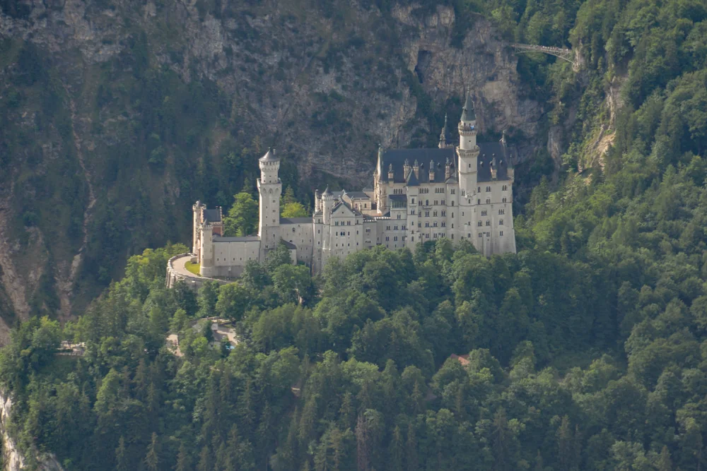 Le château de Neuschwanstein photographié depuis un avion